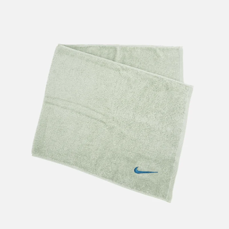 bicycle charger compatibility tips-Nike Solid Core Towel -Light Green