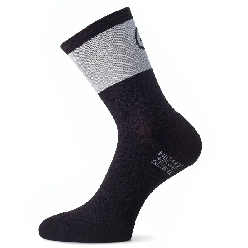 cycling clothing with loose flair-Calze Assos CentoSocks_evo8 - BlackSeries