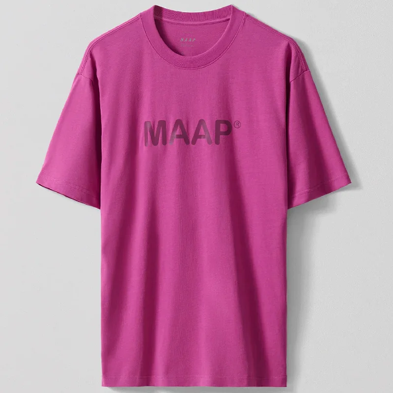 cycling clothing for wet lanes-T-Shirt Maap Essentials Text - Rosa